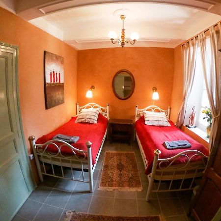 Chez Les Amis Hotel Saint-Nazaire-de-Ladarez Eksteriør billede