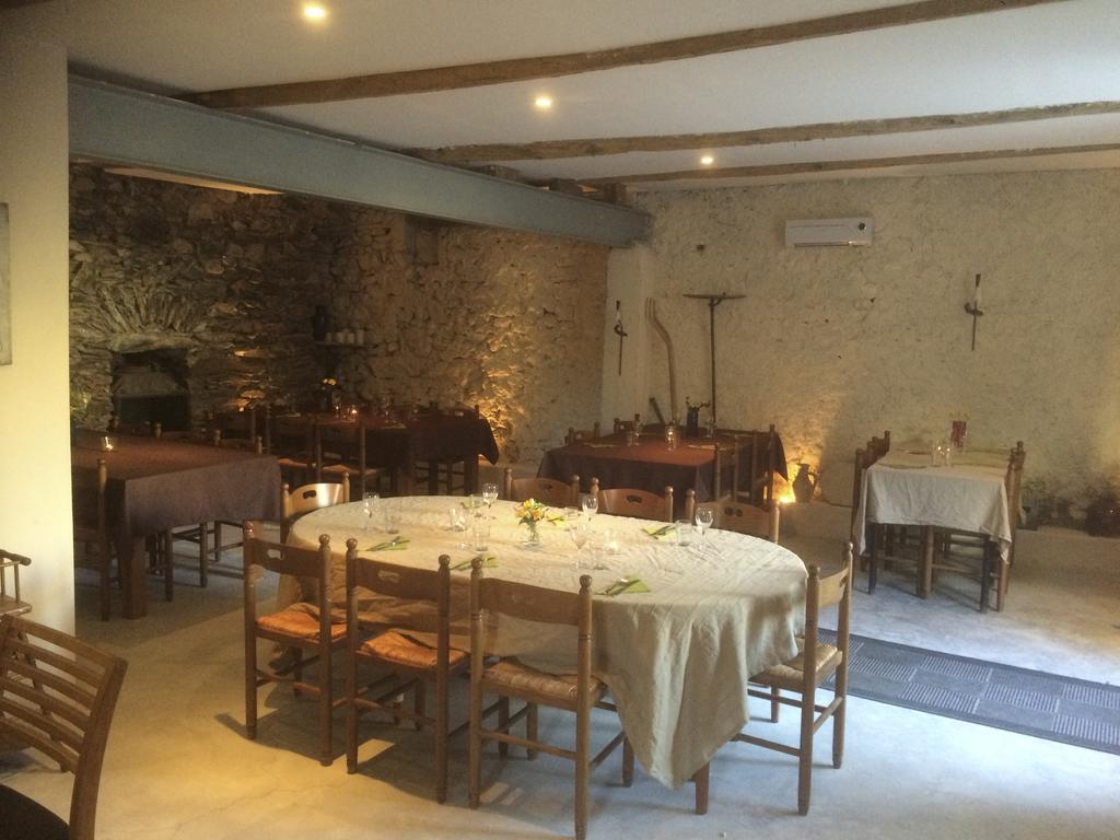 Chez Les Amis Hotel Saint-Nazaire-de-Ladarez Eksteriør billede