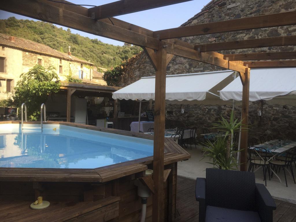 Chez Les Amis Hotel Saint-Nazaire-de-Ladarez Eksteriør billede