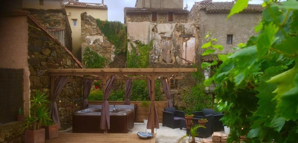 Chez Les Amis Hotel Saint-Nazaire-de-Ladarez Eksteriør billede