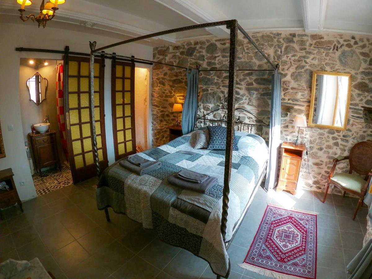 Chez Les Amis Hotel Saint-Nazaire-de-Ladarez Eksteriør billede