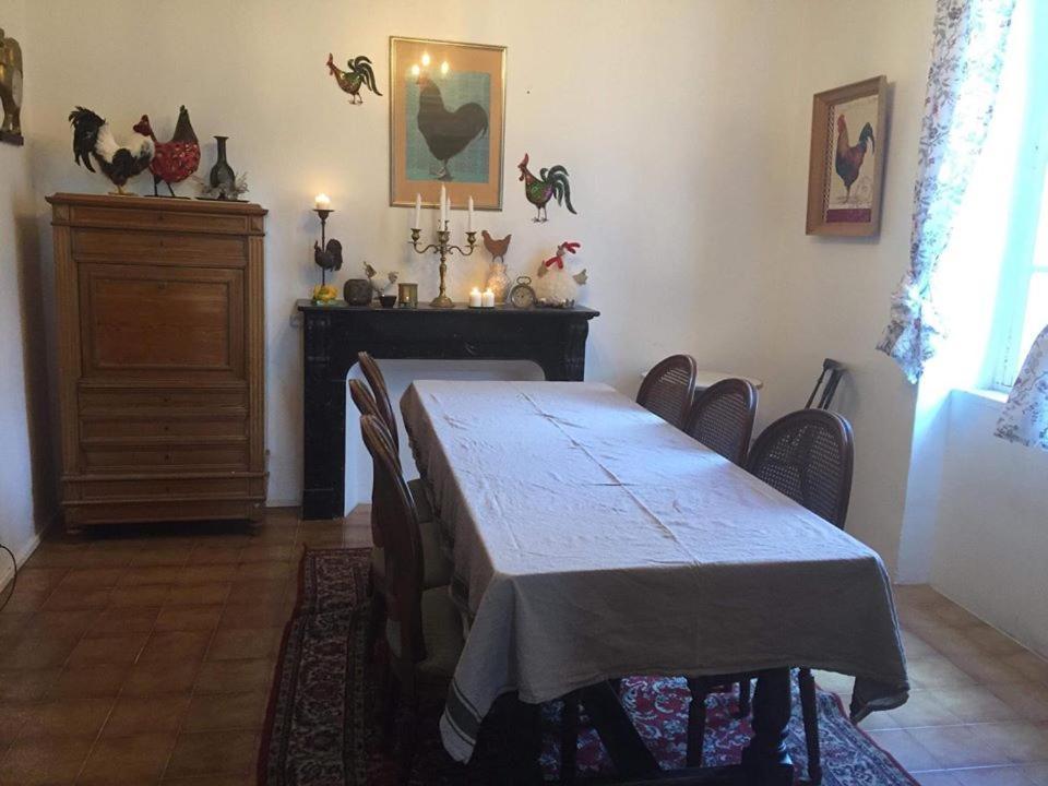Chez Les Amis Hotel Saint-Nazaire-de-Ladarez Eksteriør billede