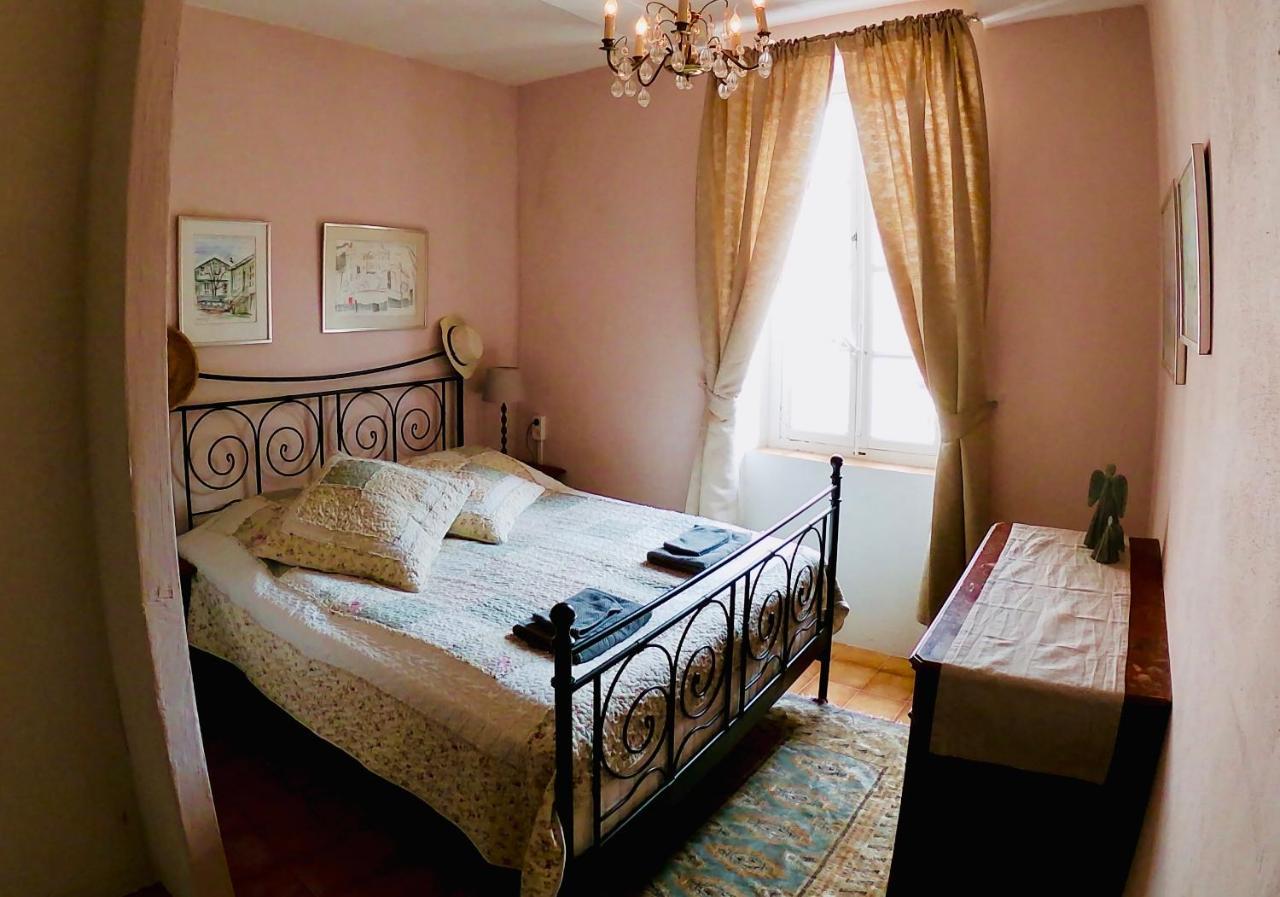 Chez Les Amis Hotel Saint-Nazaire-de-Ladarez Eksteriør billede